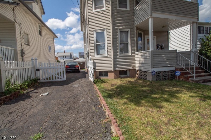 Primary Photo - 164 Arlington Ave