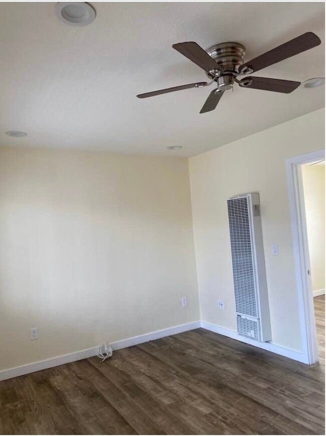 Foto del edificio - 1618 Firestone Blvd