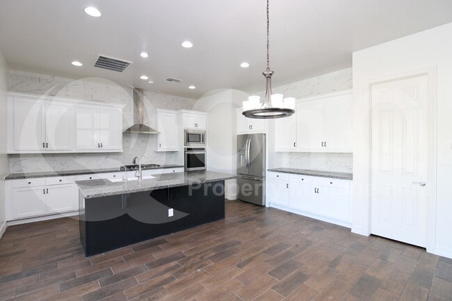 Building Photo - 3860 E Horseshoe Pl