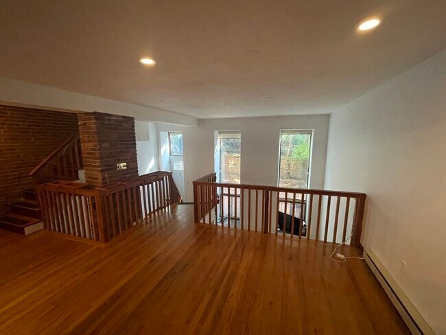 Building Photo - 36 Hanson St