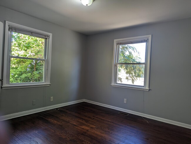 Building Photo - 2400 Hammond Dr