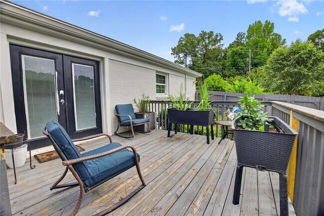 Building Photo - 2982 Northbrook Dr