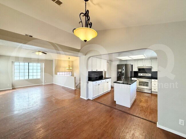 Building Photo - 1220 W Sea Crest Dr