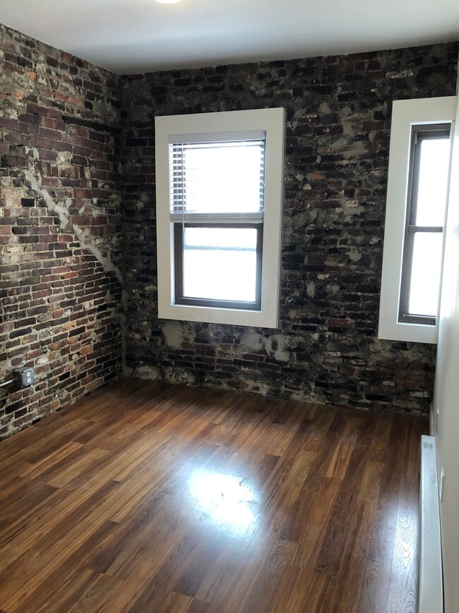 Building Photo - 3 Snelling Pl