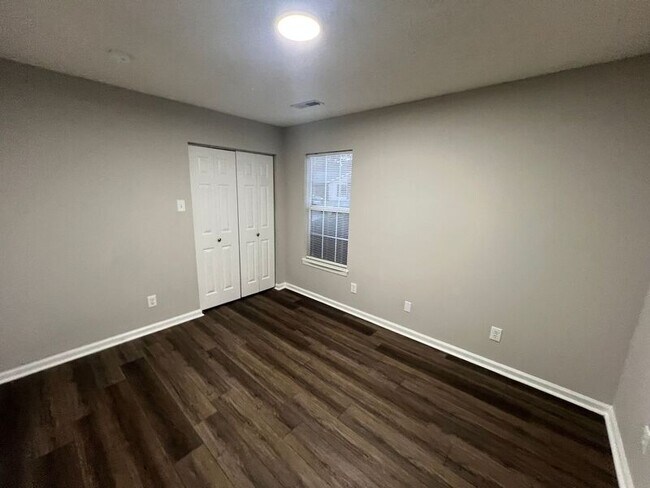 Building Photo - 3002 Sonya Dr NW