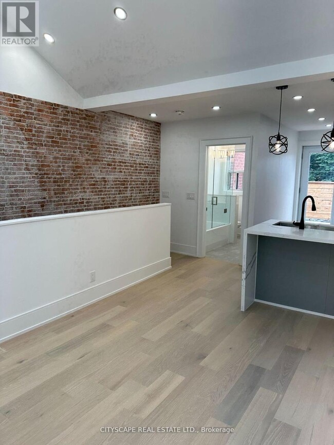 Building Photo - 242 Christie St