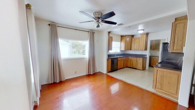 Foto del edificio - Charming 3 Bed 1 Bath House in Santa Ana!