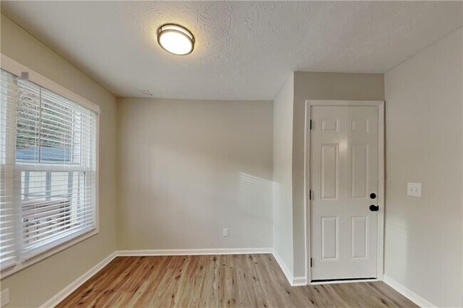 Building Photo - 3919 Valley Brook Rd