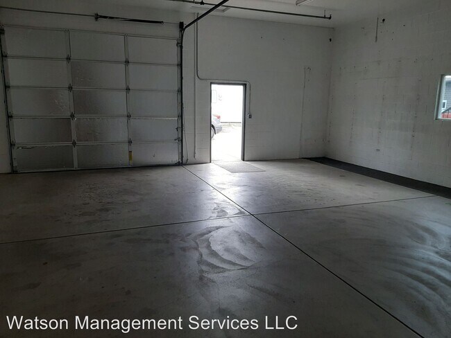 Building Photo - 2020 Santiam Hwy SE