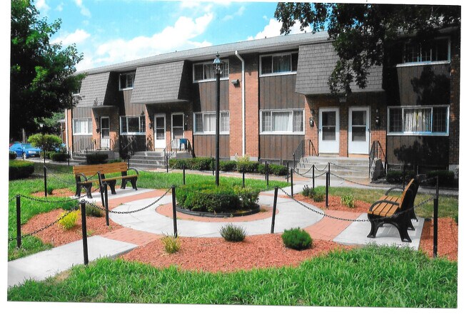 Building Photo - 448 Middle Tpke W