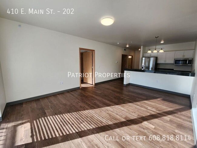 Building Photo - 2 bedroom/ 1.5 bath in Sun Prairie, WI