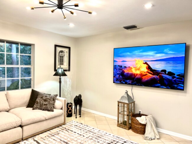 Building Photo - 1840 Hollyhock Rd