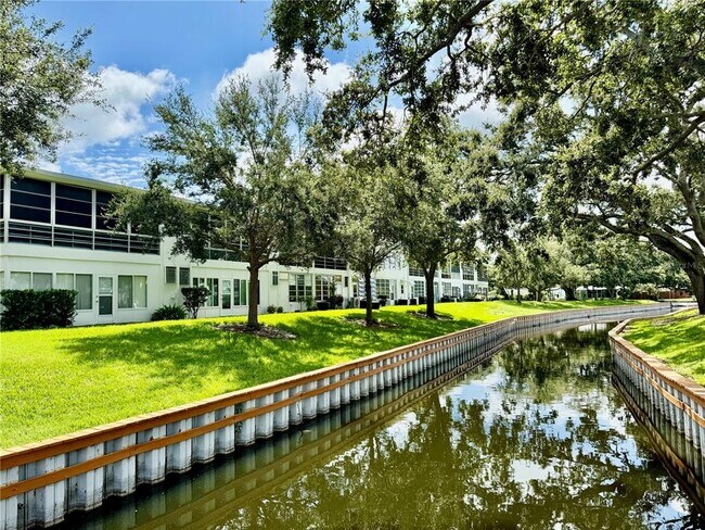 Foto del edificio - 8305 111th St N