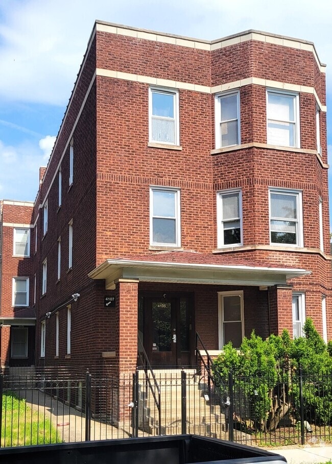 Building Photo - 4107 N Bernard St