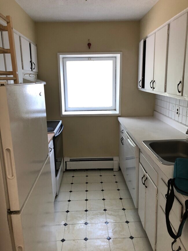 Building Photo - 12 Inman St