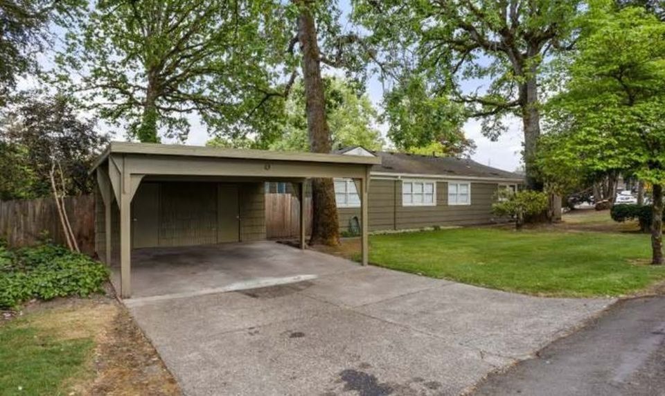 Building Photo - 2704 SW 123rd Ave