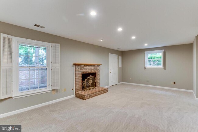Building Photo - 6859 Williamsburg Pond Ct