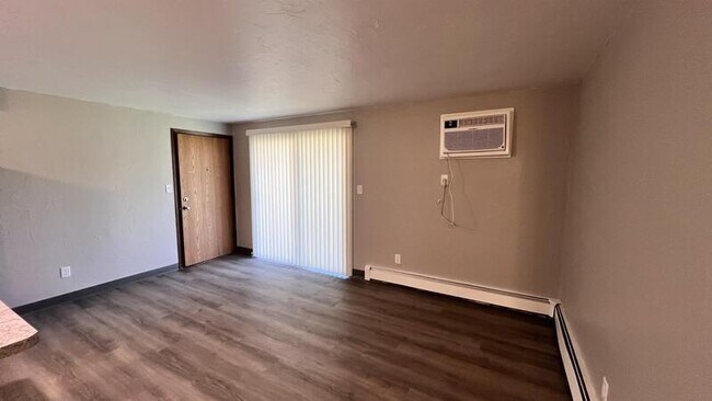 Foto del edificio - 2752 Humboldt Road - 11