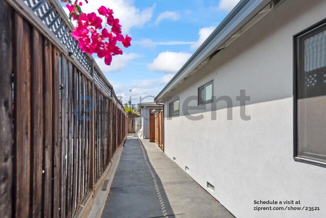 Building Photo - 881 Kenneth Ave