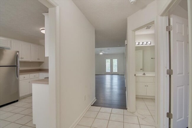Building Photo - 968 Cammaron Way