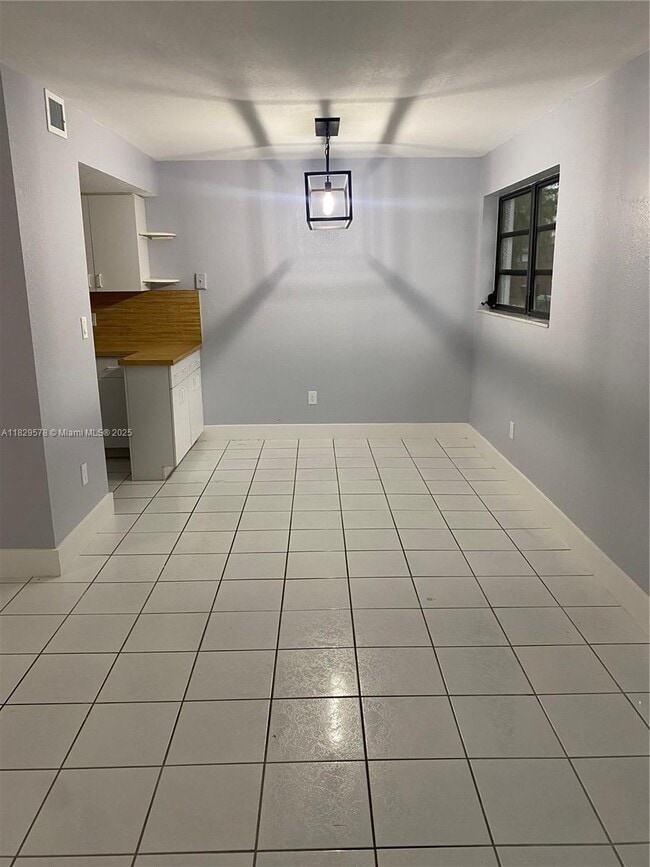 Building Photo - 15825 SW 90th Ct