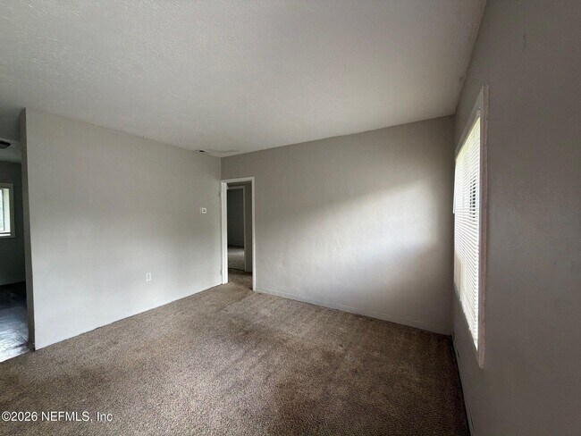 Foto del edificio - 814 E 60th St