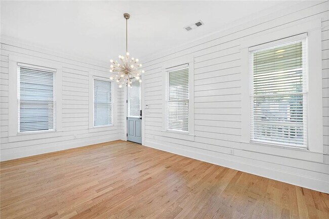Foto del edificio - 523 Irwin St NE
