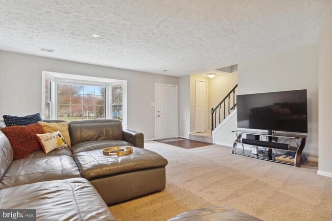 Foto del edificio - 6103 Red Squirrel Pl