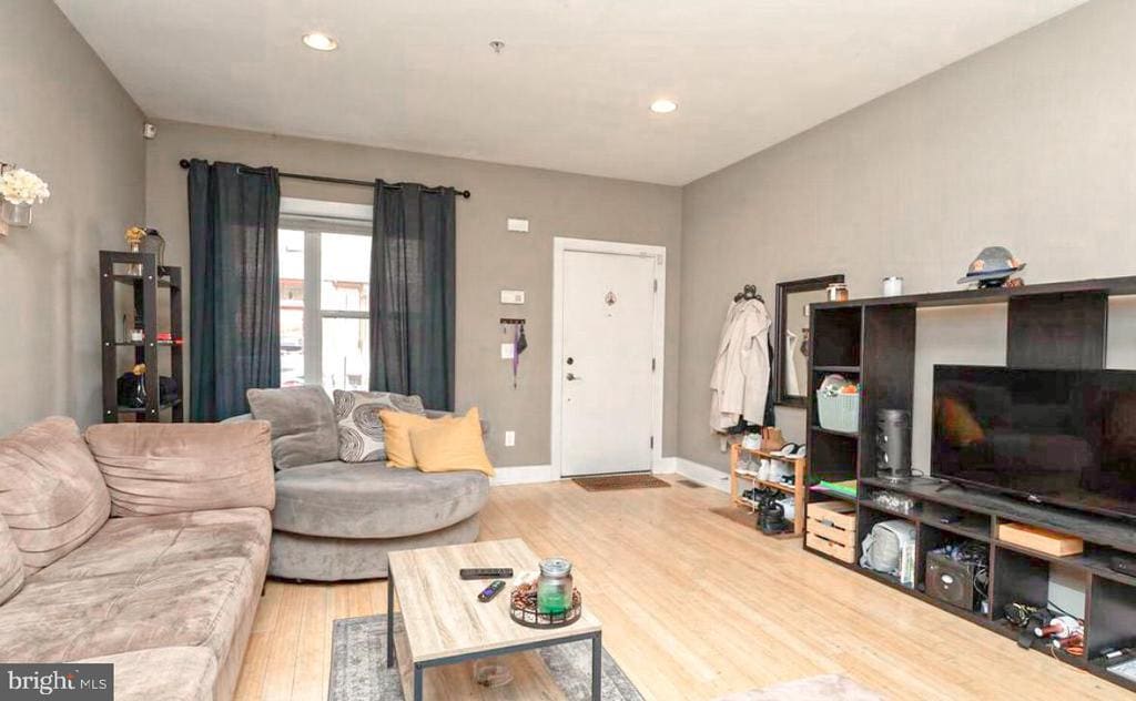 Primary Photo - 1632 Francis St