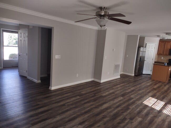 Foto del edificio - 229 Dellwood Dr
