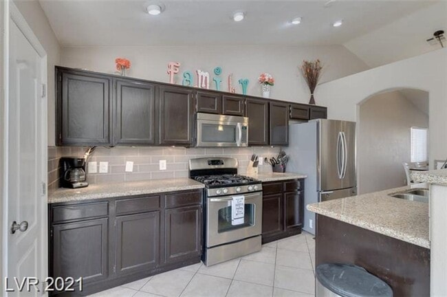 Building Photo - AMAZING SINGLE STORY HOME IN HENDERSON WIT...