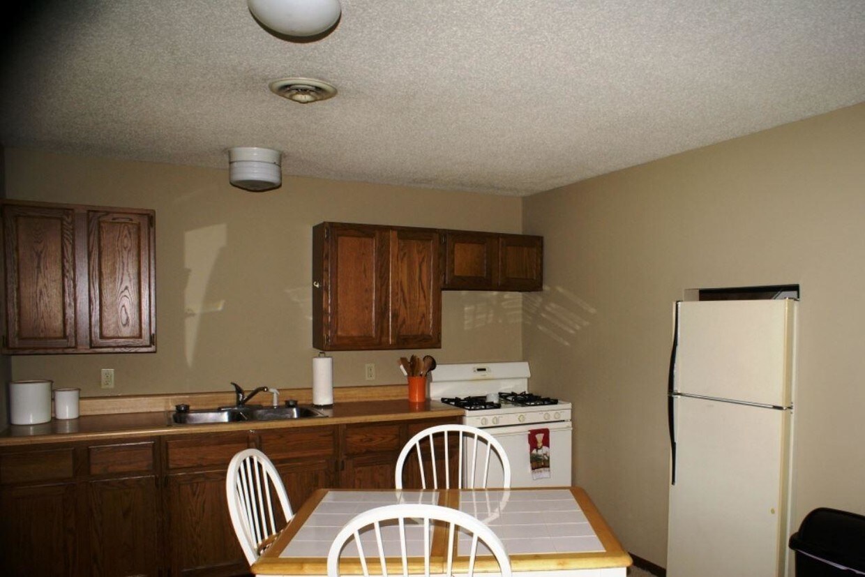 Primary Photo - 13390 US-63