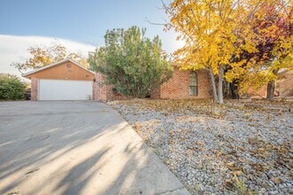 Building Photo - 504 Eagle Dr