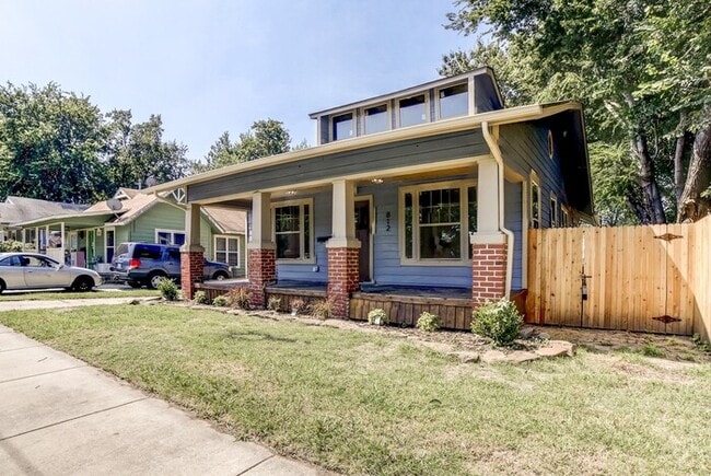 Building Photo - 3/2 Rustic Craftsman Home Of Your Dreams!