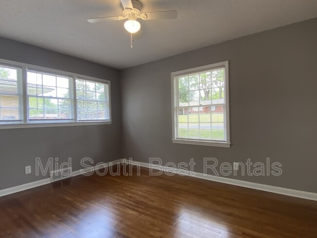 Building Photo - 4029 Graceland Dr