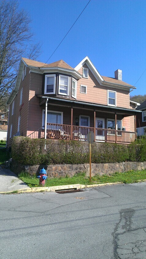 Primary Photo - 176 Jackson Street