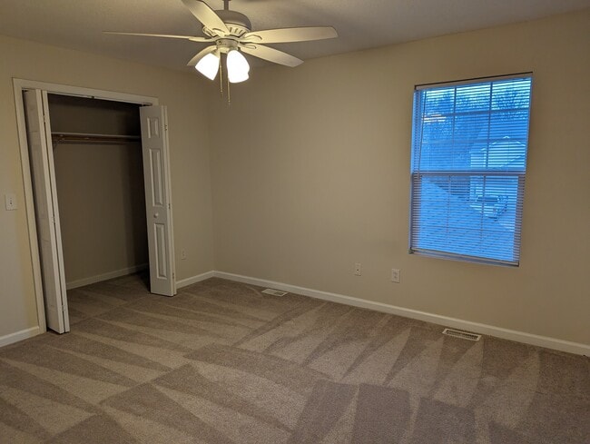 Segundo dormitorio - 207 W Nicholas Dr