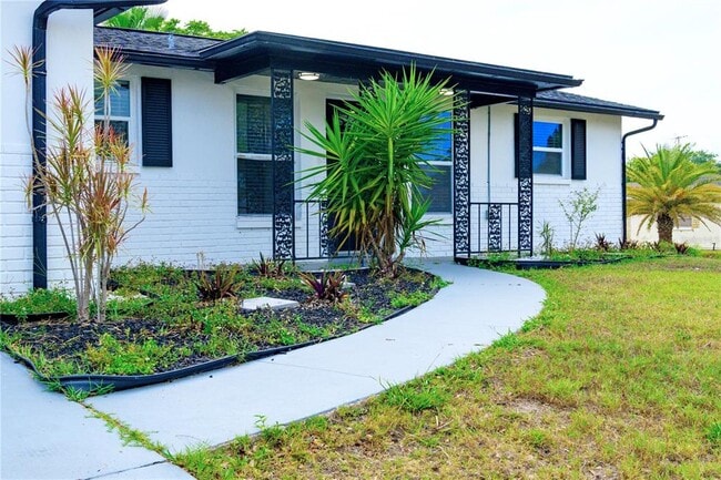 Building Photo - 11241 Yewtree Ave