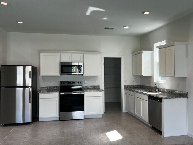 Foto del edificio - Hills of minneola 3 beds 2 baths single fa...