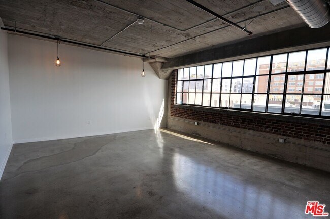 Foto del edificio - 691 Mill St