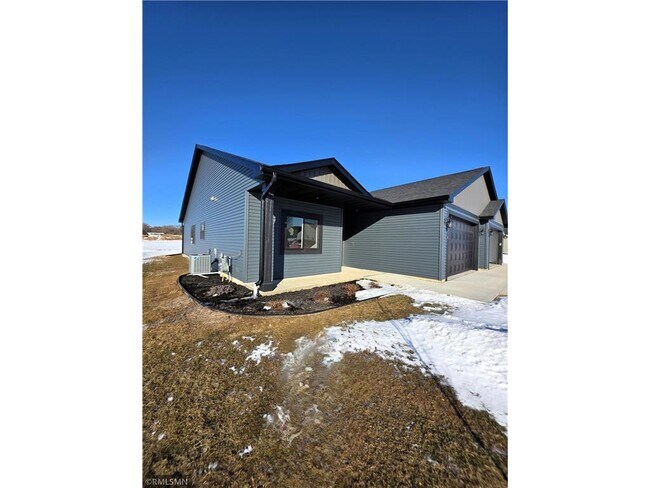 Foto del edificio - 1225-1227 Wisteria Ln