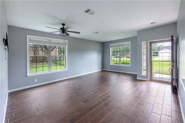 Building Photo - 972 Bella Vista Cir