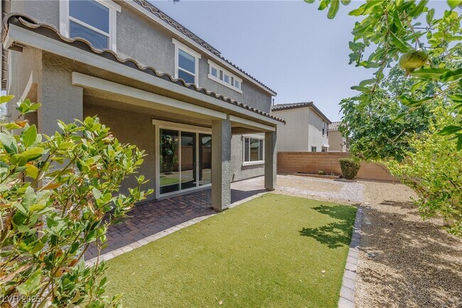Foto del edificio - 6403 Ava Ridge Ave