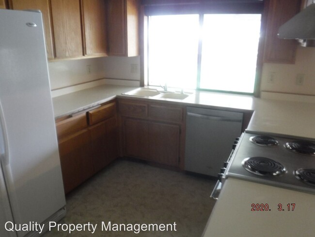 Foto del edificio - 4 br, 2 bath House - 540 Golf View Dr