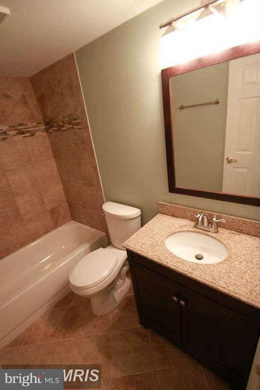 Building Photo - 5807 Cove Landing Rd