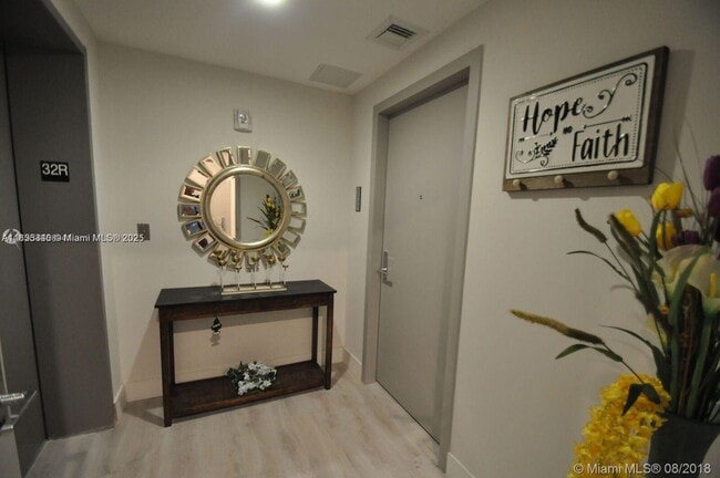 Foto del edificio - 488 NE 18th St