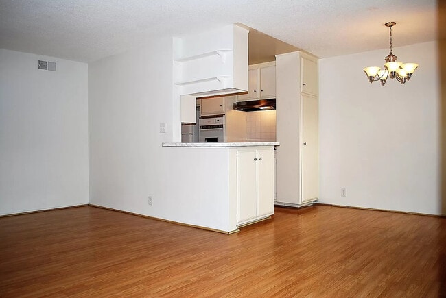 Building Photo - 458 N Hayworth Ave