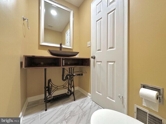 Foto del edificio - 6353 Brampton Ct