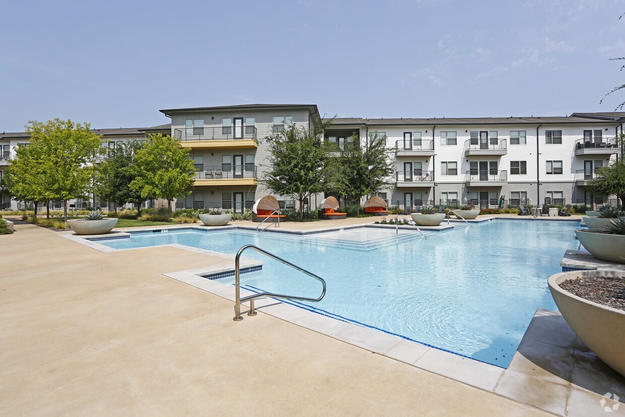 SYNC at West Dallas 604 Fort Worth Ave Dallas, TX