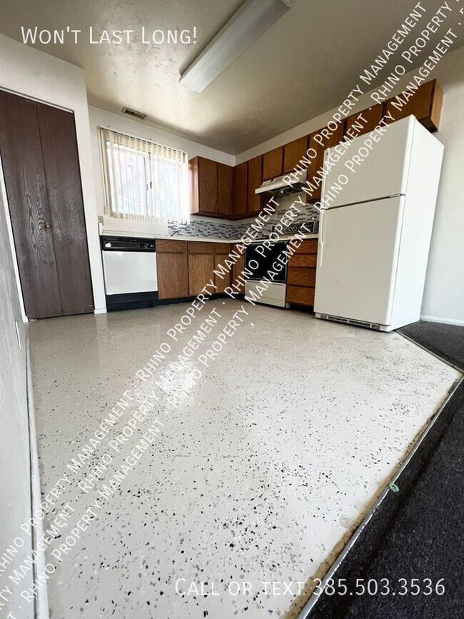 Building Photo - 2 Bd/1.5 Ba Townhome in Salt Lake City